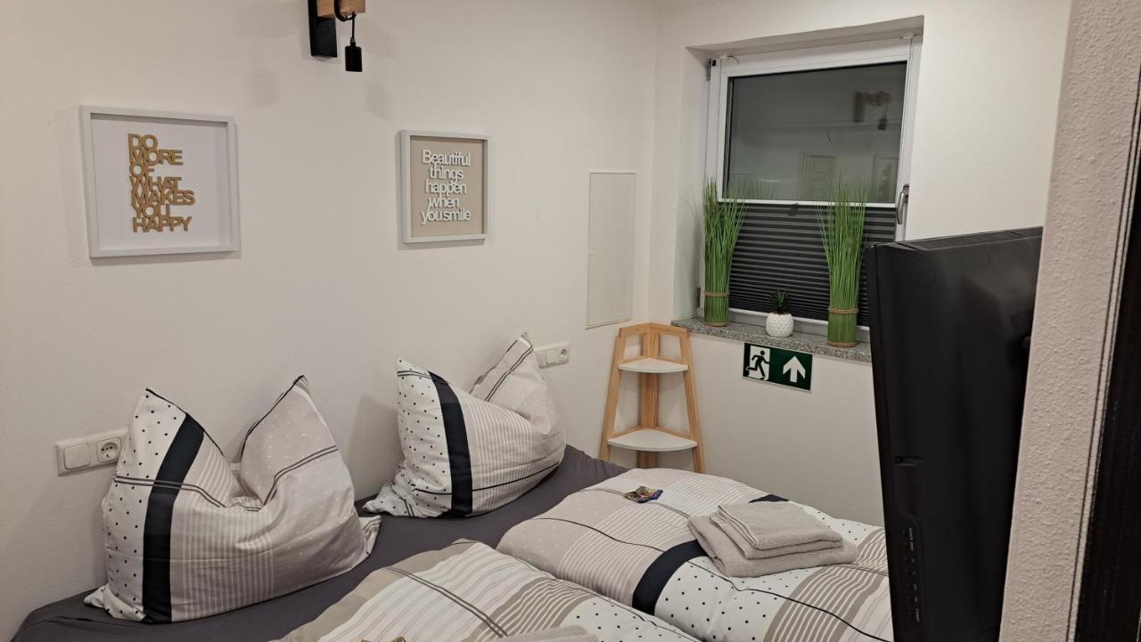 Appartment-Ferienwohnung Mit Kueche, Bad, Kostenlos Wlan, Modern Eingerichtet Roding Dış mekan fotoğraf