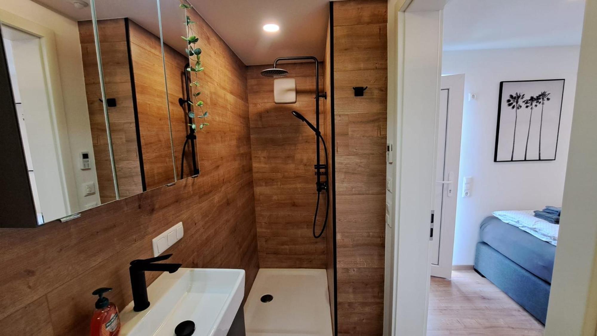 Appartment-Ferienwohnung Mit Kueche, Bad, Kostenlos Wlan, Modern Eingerichtet Roding Dış mekan fotoğraf